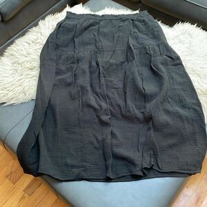 NWT. Universal Thread, tiered midi-skirt. Black. 100% cotton. Elastic waist.